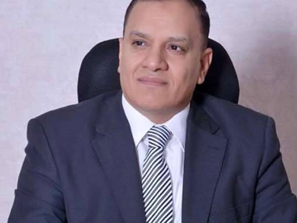 مرشح محتمل للرئاسة: "برنامجي يحل كل مشاكل مصر"